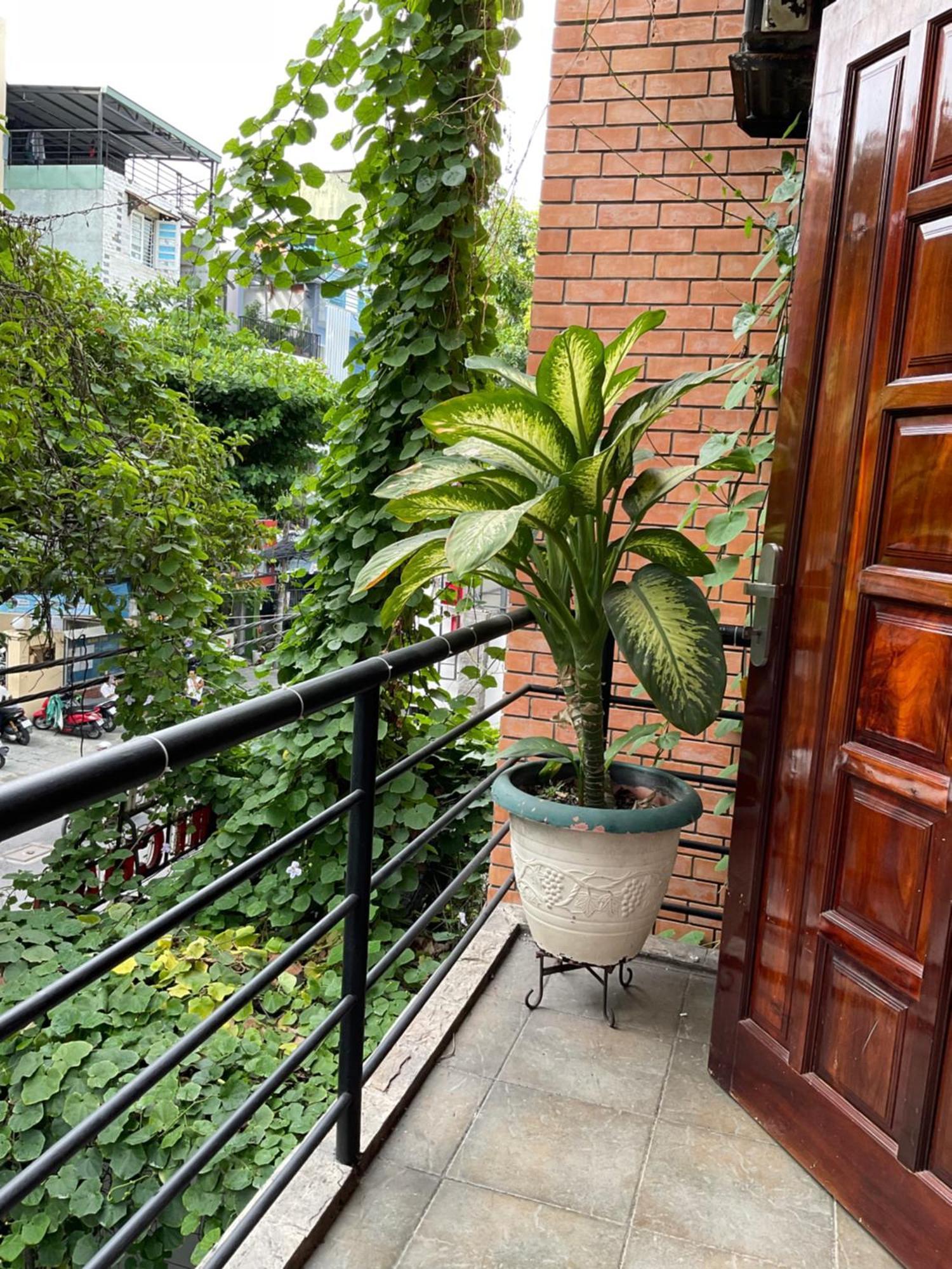 Отель Khach San Minh Chau - Hoa Hung Хошимин Экстерьер фото