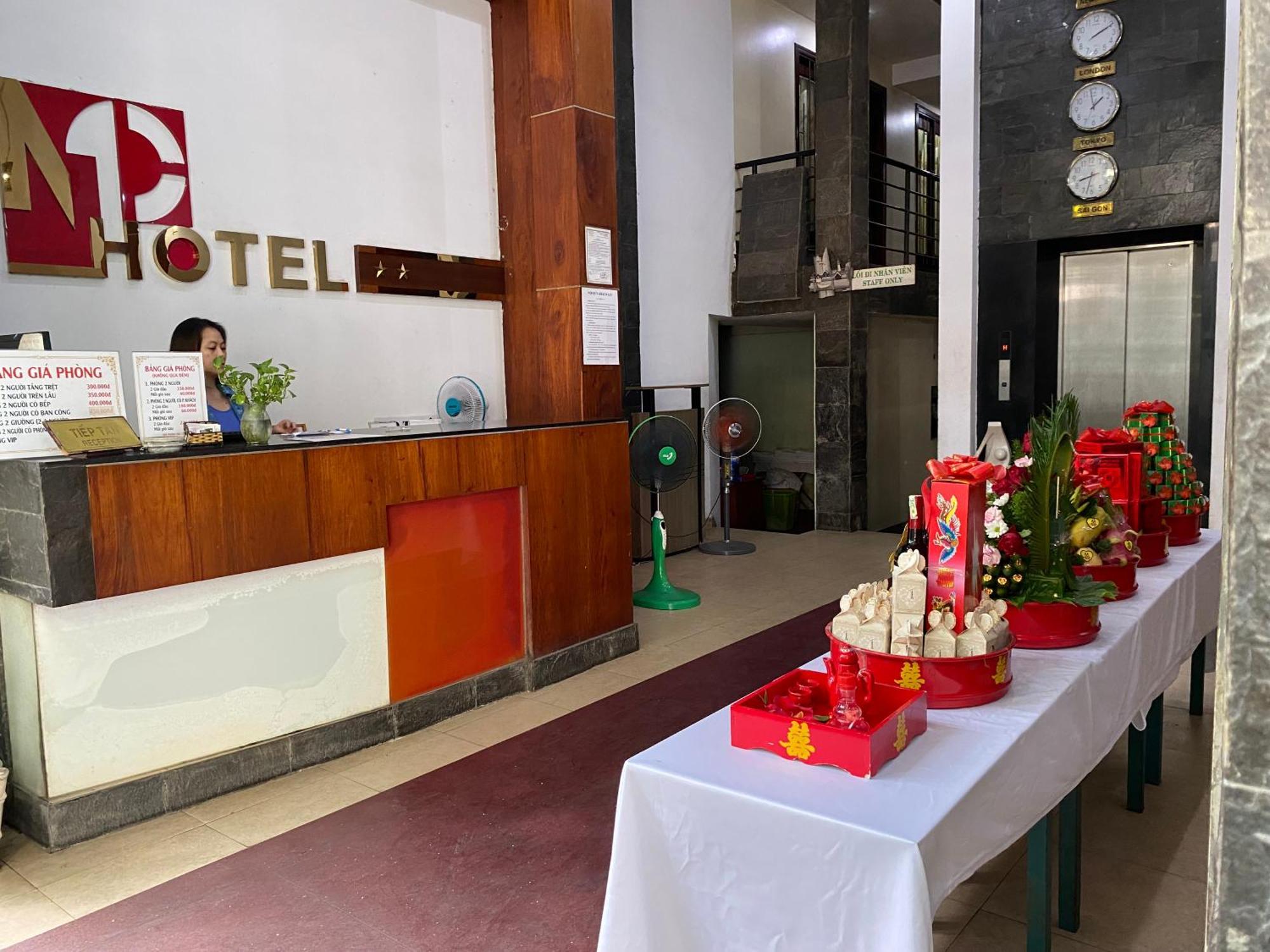 Отель Khach San Minh Chau - Hoa Hung Хошимин Экстерьер фото